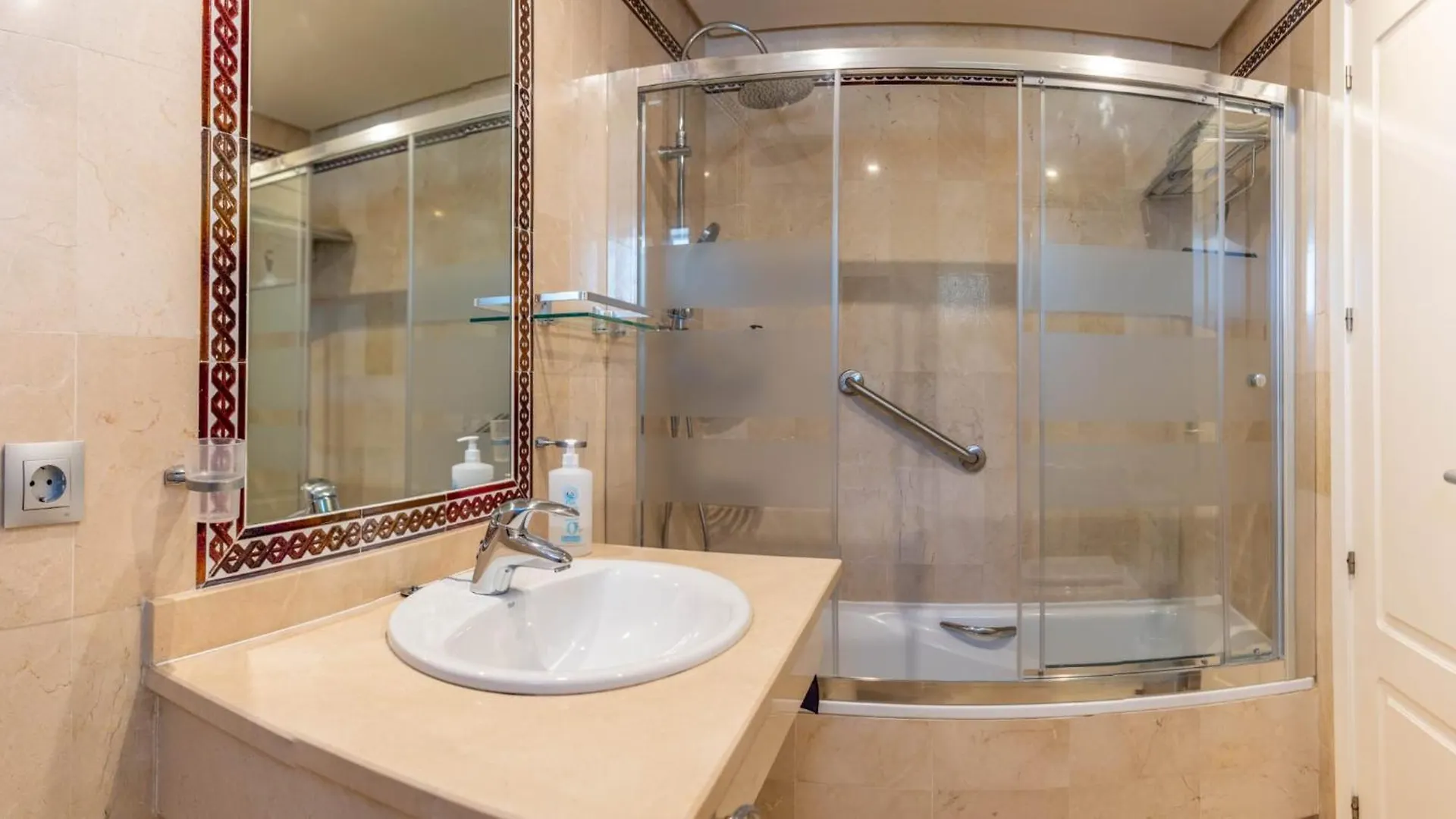 Apartamento Duplex En Primera Linea De Playa كاساريس شقة